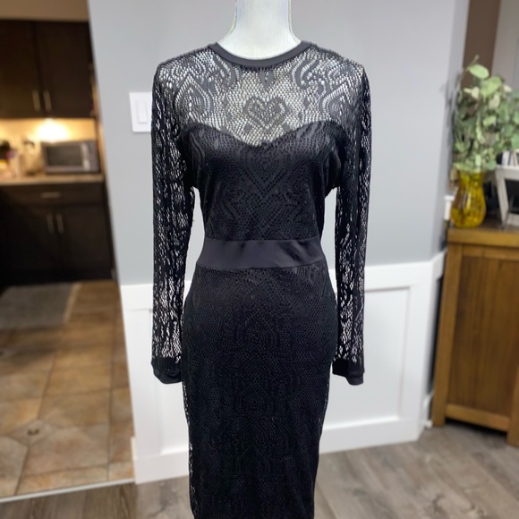 Vintage Style Plus Size Black Lace Long Sleeve Wiggle Dress
Size 1x - Picture 2 of 8